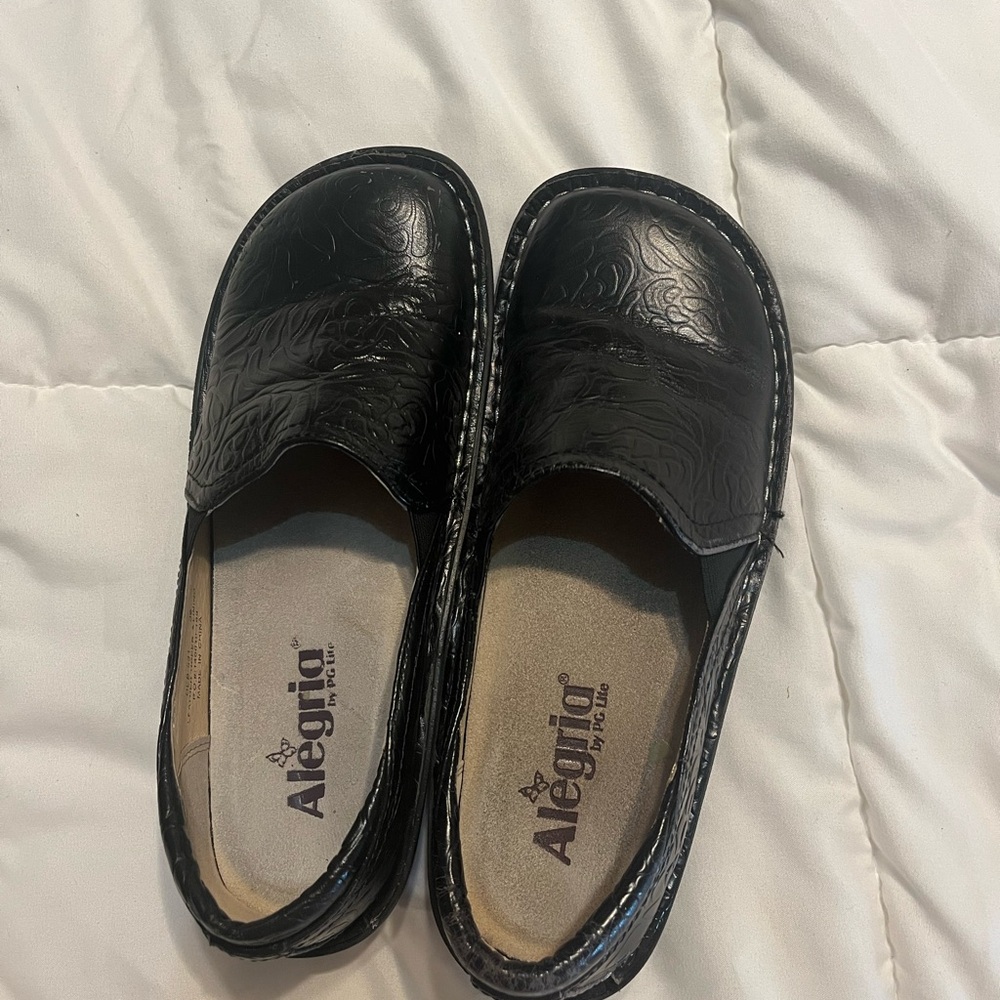 Women Algeria slip ons